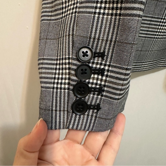 Amanda & Chelsea Gray Plaid Blazer - Picture 5 of 10